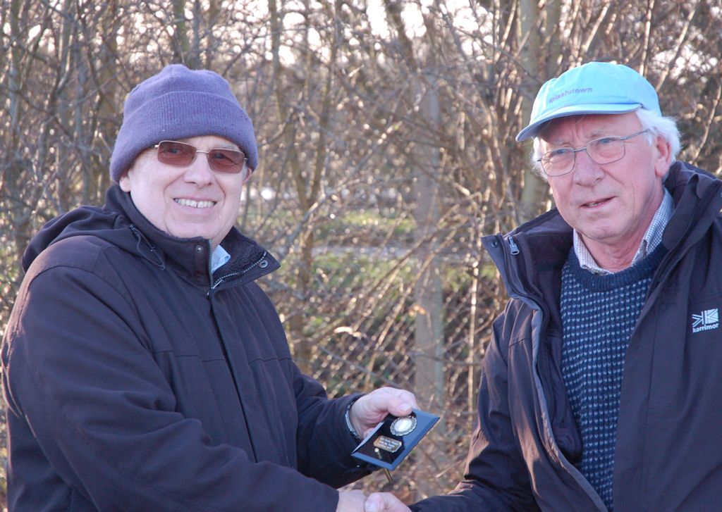 Alan Viney receiving his 'novICE' prize from Martin Crysell.